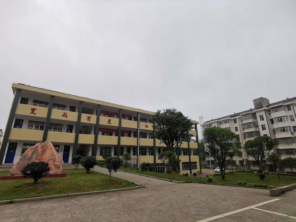 ab699fe696ff4eef96f18bf92f650b82.jpg