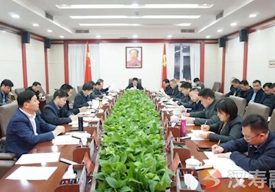 周功表主持召开 2023 年第十次县委常委会（扩大）会议