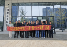 军山铺镇：组织退休干部开展“一月一课一片一实践”主题党日活动